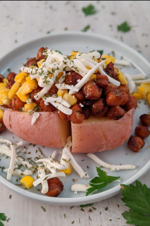 Baked Potato with Bacon Chickpeas
